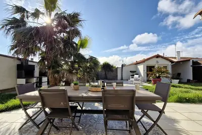 Image de Royan - Maison de plain-pied avec Piscine - Detente, Soleil et Confort!