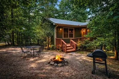 Image de Mountain Laurel 2/2! Pool table! Firepit! Close to Helen.