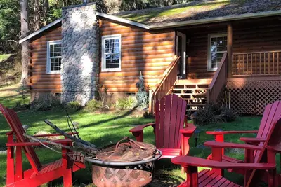 Image de Cozy Cottage in tranquil setting w/fabulous outdoor space: pond, fire pit, Bbq,