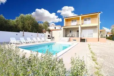 Image de House 2421/198440 (Istria - Pomer), 400m from the beach
