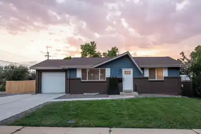 Image de Private Upper Unit Home, Pet Friendly, Min to Dt