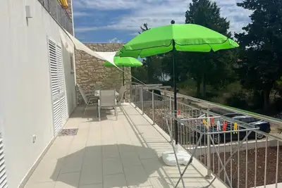 Image de Appartement de trois chambres avec la terrasse et la vue sur le mer Susica, Ugljan (A-25080-b)