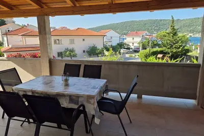 Image de Appartement de deux chambres avec la terrasse et la vue sur le mer Supetarska Draga - Donja, Rab (A-25308-d)