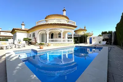 Image de Honduras Belle maison avec piscine privée à Miami-Platja!