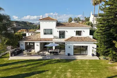 Modern Luxury 6 Beds Villa Mango, El Paraiso!