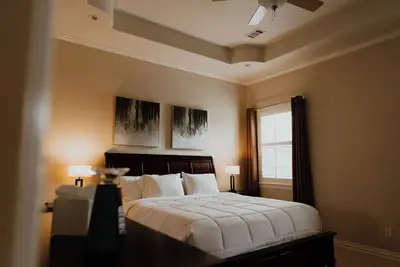 Image de Sleek Ardmore Home, near lake Murray, Mercy Hospital, Lakecrest, Winstar casinos