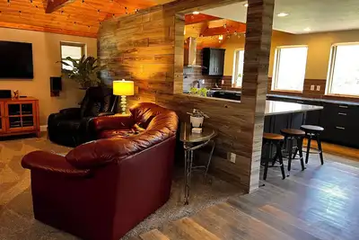 Image de Woodland Retreat - 11 acres, 2100 sqft, huge kitchen, 2 bedroom, 2 full bath