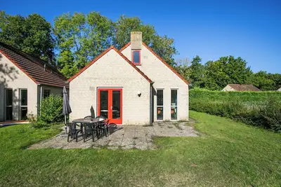 Bungalow lac avec jardin à Ewijk