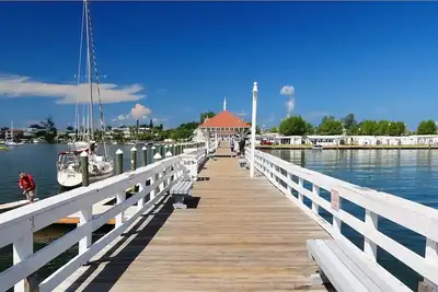 Image de Bridge Street Beach House | Wi-Fi | Center of All