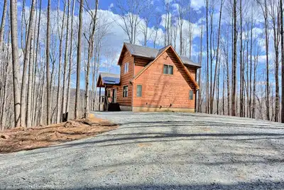 Image de Experience luxury at It'll Do Cabin in Todd, Nc—spacious 4br, mountain views, great amenities!