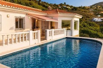 Image de Newly renovated villa near the beach with a private. . . Pool, panoramic terrace, and 4 bedrooms