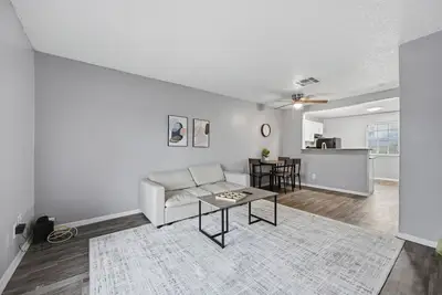 Image de Modern 2br townhome with full kitchen & dining