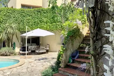 Image de Sunny studio Cottage in private mature garden with pool, secure parking,