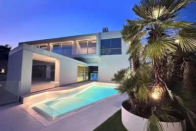 Image de Maison de vacances privée avec piscine privée, climatisation, Wifi, Tv, patio, près de Arezzo