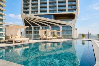 6th Floor Mercury Suite Apartment with Pool Access