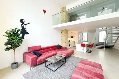 Design Loft with Pool Table for 6