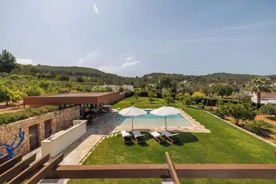 Image de Casa San Carlos Exquisite family house 300m from the village, 3km from the beach