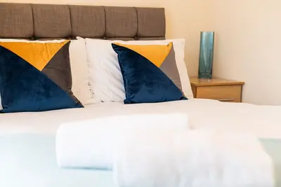 Image de 5-Bed Swansea Home with Parking | Ideal for Groups & Contractors