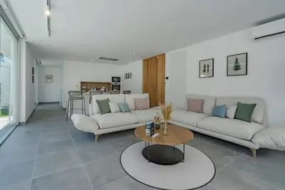 Standard Villa 2 - Casangular by Upper