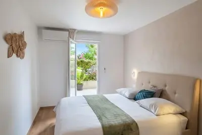 Image de T3 moderne proche plages • Clim • Parking • Idéal familles