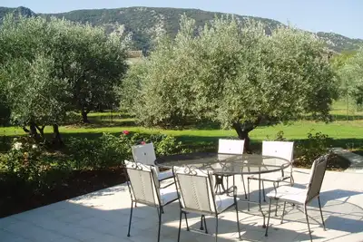 Image de Danie, maison des oliviers et vue sur le Luberon