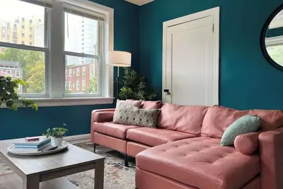 Image de Natural Light | King Bed | Walkable | Parking