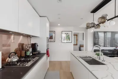 Image de Stunning luxury 2 bed 3 bath in Yaletown with panoramic views. (World Cup)