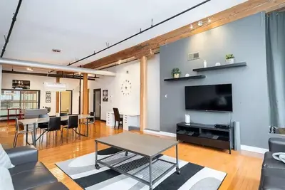 Image de Top-Floor Suite in Exchange District | 2 Bed | 2 Bath |