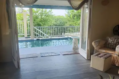 Image de Beautiful 3-Bedroom Home with Pool in Signal Hill