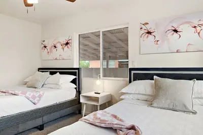 Image de Sip & Swim | Heated Pool • Hot Tub • Games