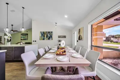 Image de Breeze & Bliss | Relaxing Pool & Spa Retreat