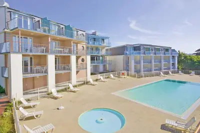 Image de T2 à 300 m de la plage | Vue sur la mer + piscine