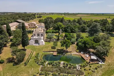 Image de Château de la Tour, A Timeless Retreat in the Heart of the Camargue