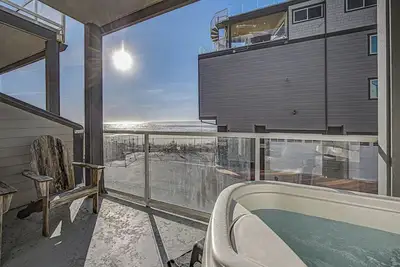 Image de Oceanview Townhome Steps to the Sand | Hot Tub & 3-Story Coastal Retreat