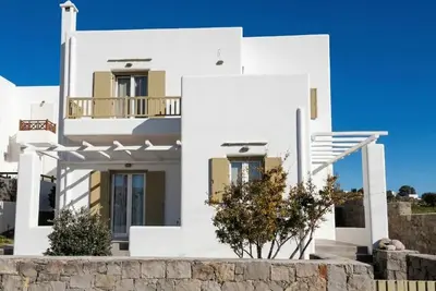 Image de Modern Cycladic Villa Near Adamas Port with Balconies & Private Parking