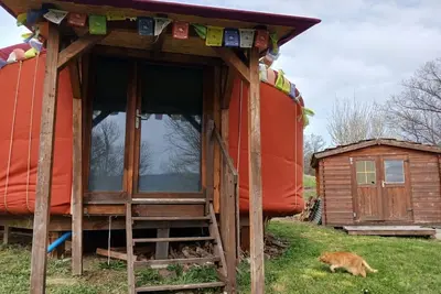 Image de Chambre d’hôtes « Yourte » avec vue sur la montagne et jardin partagé