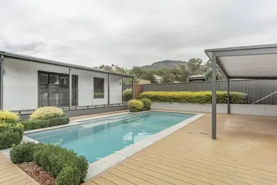 Image de Route 86 Bright stunning holiday home with private pool.