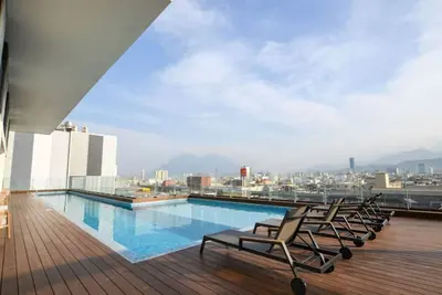 Image de 1 Queen, 2 Sofa Beds, WiFi, Gym, Pool – Sleeps 5