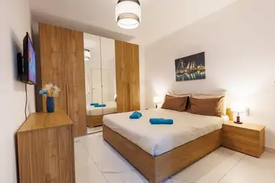 Image de B20 Sliema Bay-Near Valetta Ferry by QuickTrips