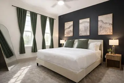 Image de Trendy Modern Getaway w/ King Bed for a Prime Stay