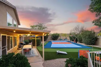 Image de Desert Oasis | Pool, Spa, Pickleball + Theater