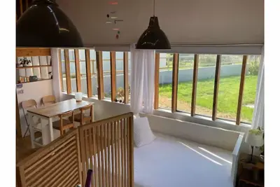 Image de L’atelier à 800m de la mer, logement atypique dans un vieux quartier en campagne