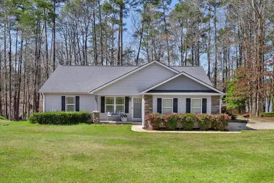 Image de Lake Hartwell Retreat with Dock and Fire Pit