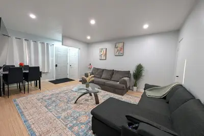 Image de 2br Suite Near Yyc Airport & Downtown, UofC, Sait - 4404 – Up