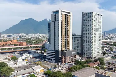 Image de ¡A pasos de Paseo Santa Lucía! 2 Camas Queen y Gym