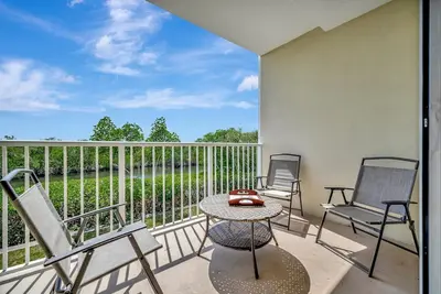 Waterfront 2b Balcony Townhome & Beach Access!