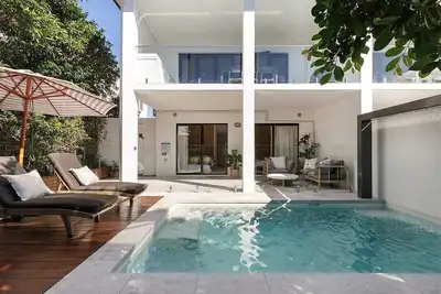 Ocean views: Steps from Sunrise Beach