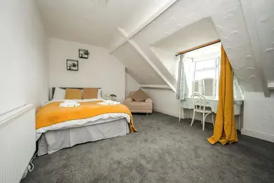 Image de Apt - Sleeps 10 - Parking - Ideal for Contractors