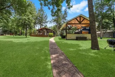 Image de Lake Livingston Retreat + Firepit/Game Room