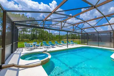 Image de Stunning 5 bed Home with Private Pool Overlooking Conservation Area.